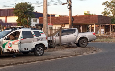 Após roubar veículo em Içara, bandidos são presos em Criciúma