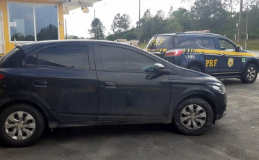 PRF recupera veículo clonado e roubado em Içara