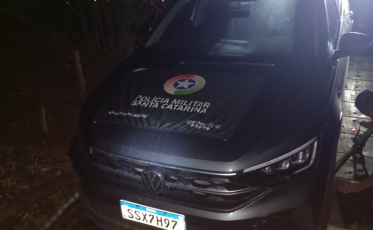 PM recupera carro roubado, em Criciúma