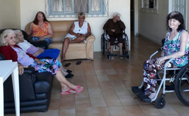 A esperança de uma Páscoa mais feliz aos idosos