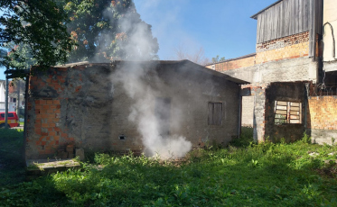 Princípio de incêndio atinge casa abandonada em Criciúma 