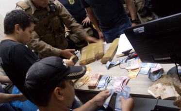 Casal é preso com 25kg de maconha