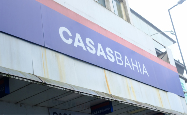 Casas Bahia corta quase 30% das lojas e demissões podem chegar a 3 mil