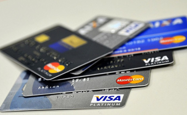 Juros do cheque especial caem e do cartão de crédito sobem em dezembro