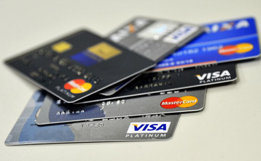 Devedor no rotativo do cartão pagará taxa igual a de cliente regular