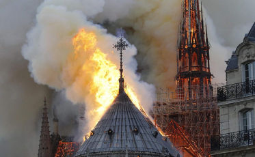 Criciumense relata a situação tensa do incêndio em Paris