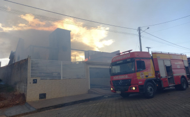 Içara: Incêndio em residência mobiliza bombeiros