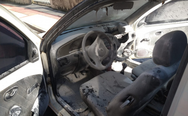 Carro pega fogo em Criciúma