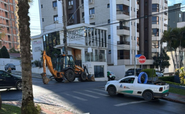 [Vídeo] Vazamento de água afeta seis bairros em Criciúma 