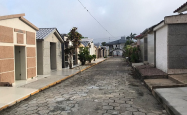 Prefeito sobre cemitério: 