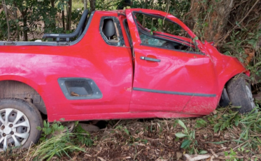 Ermo: motorista de 64 anos morre após colidir carro em árvore