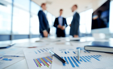 O porquê de se investir em empresas que estão “no fundo do poço”