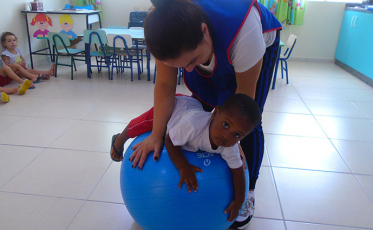 Alunos da Afasc adquirem conhecimentos com recursos do yoga