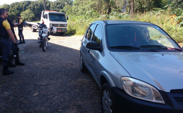 Cobrar por carona é ilegal, gera multa e pontos na carteira 