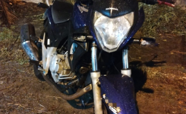 Motociclista fica ferido após colisão contra carro em Passo de Torres