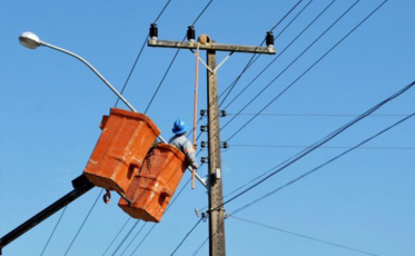 Celesc reduzirá serviços a partir de sexta