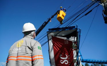 Celesc restabelece energia a cerca de 1 milhão de unidades