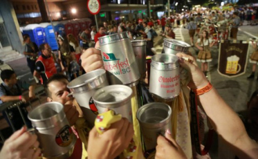 Eventos com recursos públicos deverão comercializar cerveja artesanal catarinense