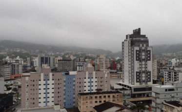 Quarta-feira com céu nublado e previsão de chuva no Sul catarinense 