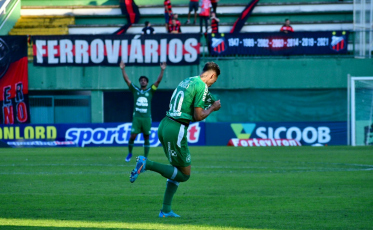 Chapecoense e Grêmio arrancam na Série B com empates