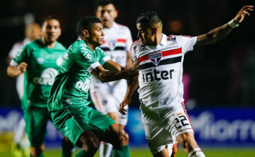 Chapecoense joga para sair da zona de rebaixamento