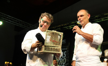 Emoção, ensinamentos e uma pitada de sabor na aula-show do chef Claude Troisgros