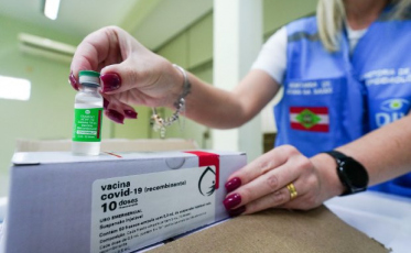 SC recebe mais de 200 mil doses da vacina e idosos de 64 anos começarão a ser vacinados