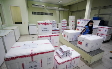 Mais de 230 mil doses de vacinas contra a Covid-19 a caminho dos municípios catarinenses