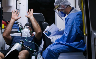 Santa Catarina recebe 11 pacientes transferidos de Manaus