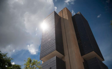 Juros do cheque especial e do cartão de crédito sobem no mês de novembro