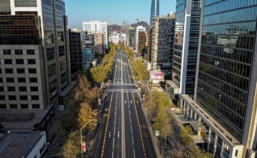 Chile impõe toque de recolher para conter avanço do coronavírus