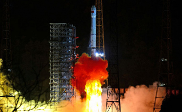 China lança sonda para explorar o lado oculto da lua