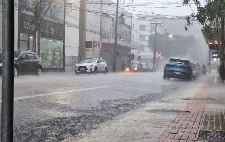 Praia Grande registra alto volume de chuva e SC segue em alerta para temporais