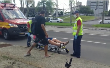 Ciclista é atropelado por ônibus na Centenário