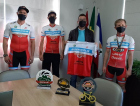 Equipe de Ciclismo recebe novos uniformes