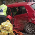 Idoso fica ferido após colisão frontal entre carro e carreta na SC-435, em Armazém