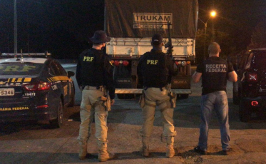 R$ 2,2 milhões em cigarros são apreendidos. O destino era Criciúma (VÍDEO)