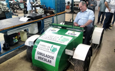 Ciro Gomes visita o Bairro da Juventude e se emociona com o local