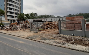 Um novo supermercado em parte do City Clube que foi demolida