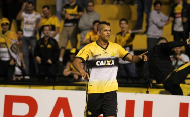 Criciúma sonda atacante Lucão