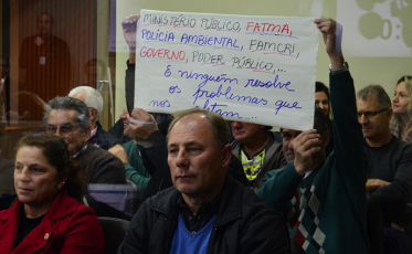 Vereadores devem fiscalizar irregularidades de empresa de abate de aves