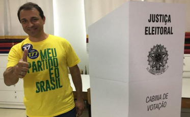 Comandante Moisés é eleito governador de Santa Catarina