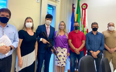 Comarca de Orleans entrega armamento para Polícia Civil