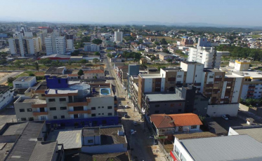 Comércio tem horário especial nesta sexta-feira em Içara