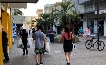 Itens essenciais lideram compras em lojas físicas, aponta pesquisa