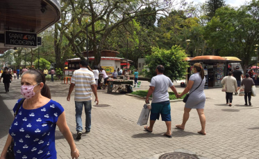 Casos de Covid-19 em SC aumentam 245% em um mês 