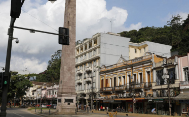 Comércio de Petrópolis reabre lojas e conta os prejuízos