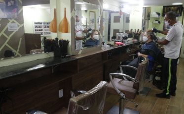 Setor de serviços recua 0,1% em janeiro, diz IBGE