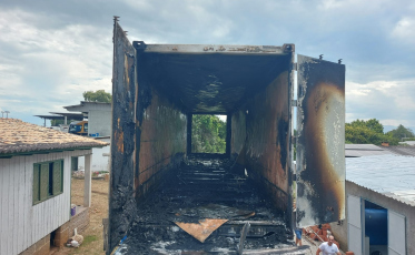 Criciúma: Incêndio atinge contêiner que era utilizado em construção de residência