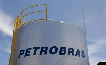 Petroleiros iniciam greve; Petrobras quer garantir abastecimento